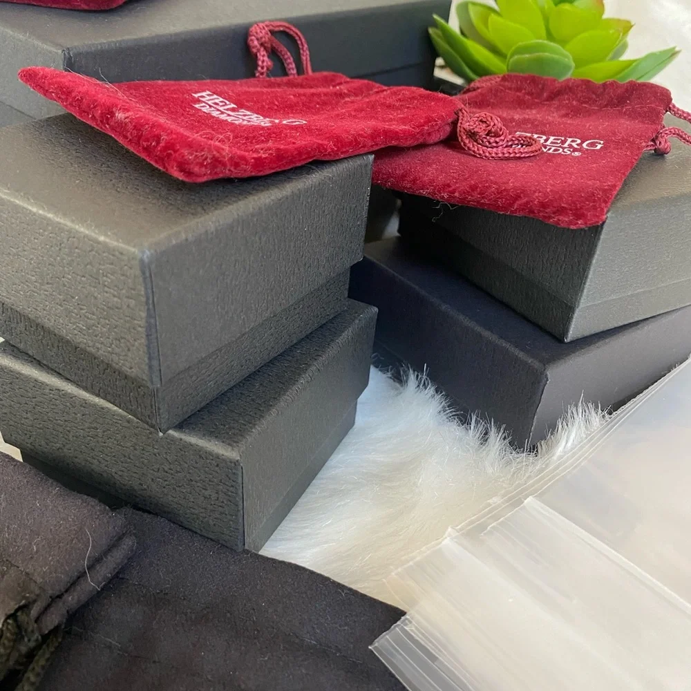 Helzberg Diamonds Burgundy Velvet Pouches and in various box bundle